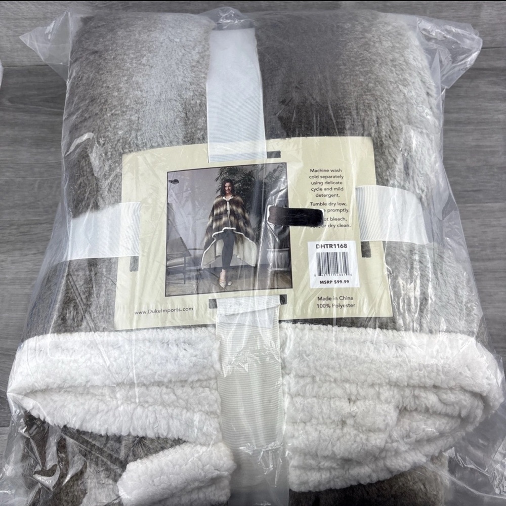 Regal Comfort Fading Glade Wearable Throw NEW 50"×70"